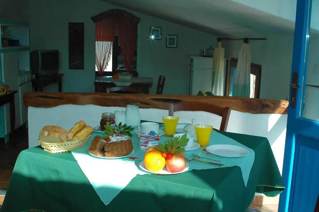 Villa Sospisches Oliena Vakantiehuis